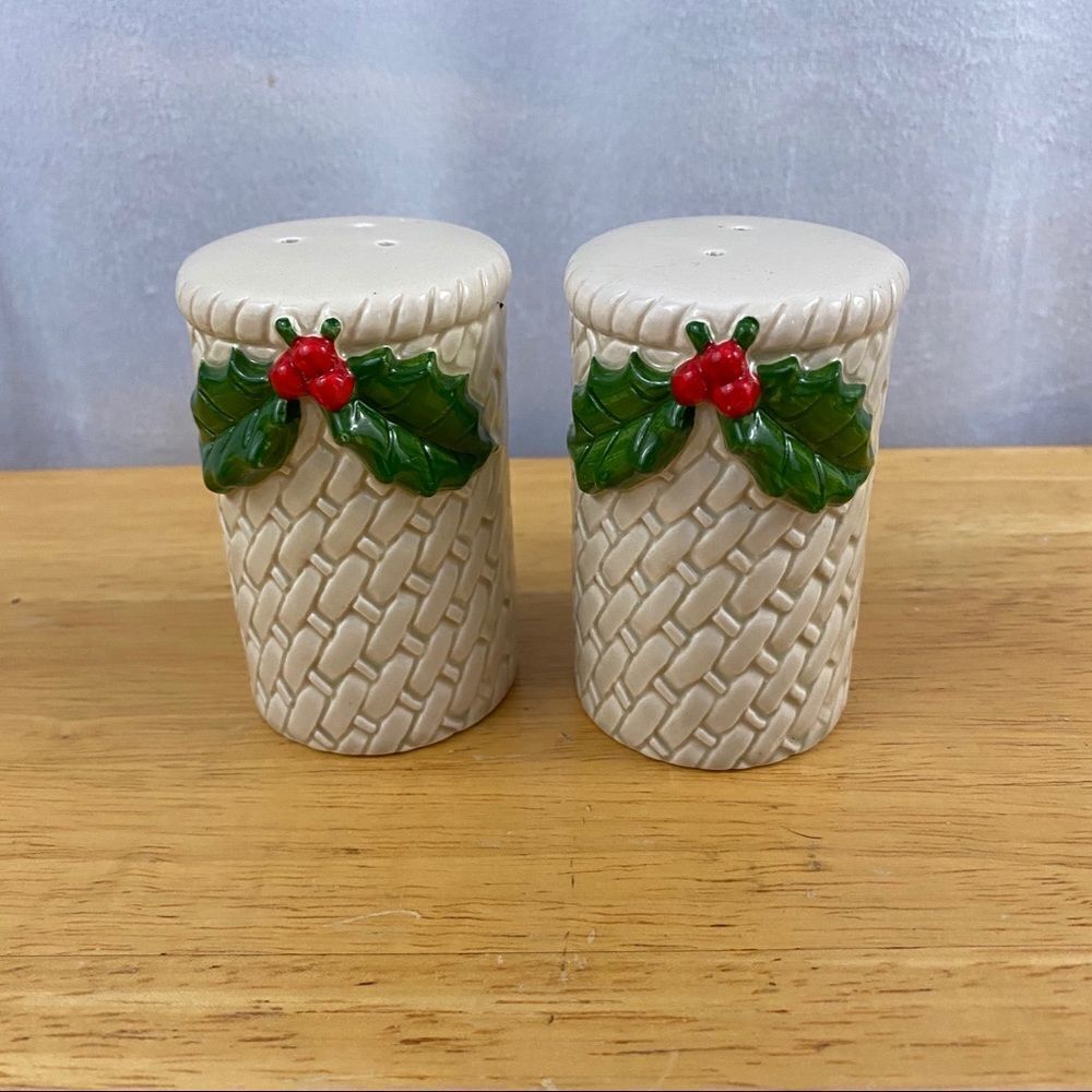 Otagiri Holiday Salt & Pepper Shakers Holly and Berry Vintage